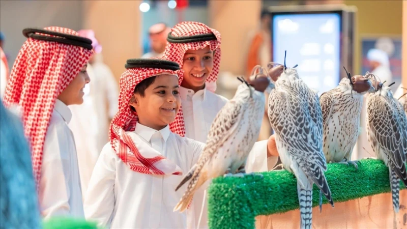 اختتم المزاد الدولي لمزارع إنتاج الصقور 2024، فعالياته لموسم 2024 2025 في الرياض، بعد أن حقق على مدى 20 يوما مبيعات تجاوزت 10 ملايين ريال (2.7 مليون دولار).وجاء في بيان صادر عن ناد