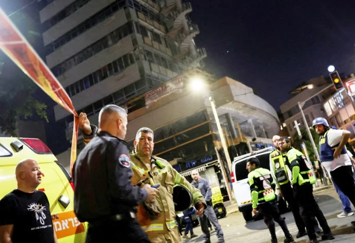 دوي انفجار يهز تل أبيب وإعلام الاحتلال جاري التحقق من الأمر أفادت القناة 12 العبرية في تليفزيون الاحتلال الإسرائيلي بسماع دوي انفجار في تل أبيب وفقا لشهود عيان.وأكدت القناة في نبأ 