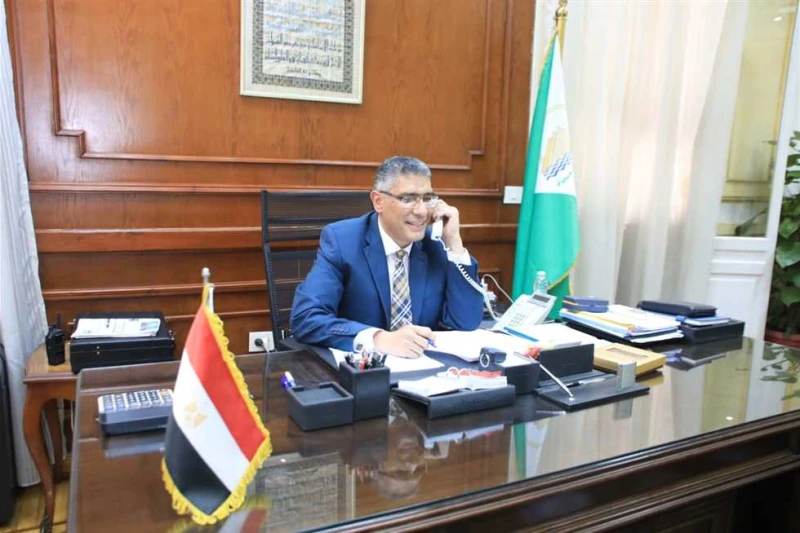 محافظ الجيزة يجري حركة تغيرات لرؤساء الأحياء والمراكز أصدر المهندس عادل النجار محافظ الجيزة، اليوم الأحد، حركة تغيرات لرؤساء الأحياء والمراكز في إطار