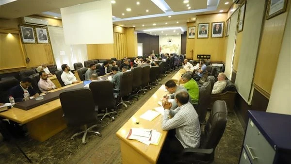 مجلس المحامين يناقش مناقصة توريد ماكينات ومستلزمات الطباعة والكارنيهات لعام 2025استكملت اللجنة المشكلة من مجلس النقابة العامة للمحامين ، جلسة فض