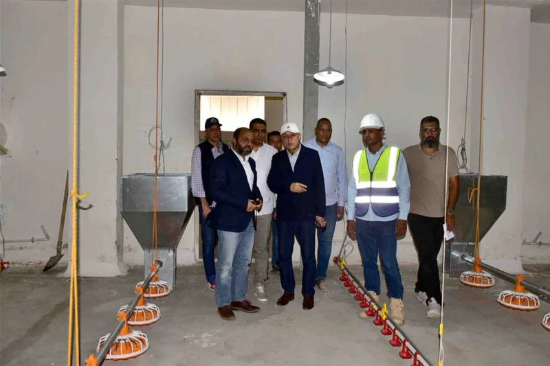 بتكلفة 20 مليون جنيه.. محافظ الأقصر يتابع إنتاج مجمع الإنتاج الداجني تفقد المهندس عبدالمطلب عمارة محافظ الأقصر اليوم الاثنين، مجمع الإنتاج الداجنى في الظهير الصحراوى بمدينة أسنا، و