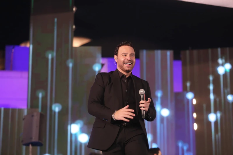 خاص بالفيديو- مدرج كرم سده يشهد على ليلة ساحرة مع عاصي الحلاني والجمهور يشيد بالتنظيم في حفل ساحر حاشد مكتمل العدد، أحيا النجم اللبناني، عاصي