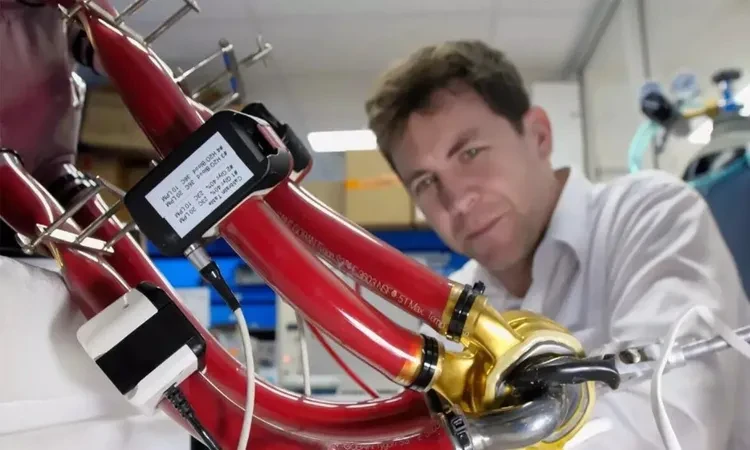 نجاح زراعة قلب يعمل بالتيتانيوم لأول مرة في العالم صحة شاهد المقال التالي من صحافة مصر عن نجاح زراعة قلب يعمل بالتيتانيوم لأول مرة في العالم، أجرى