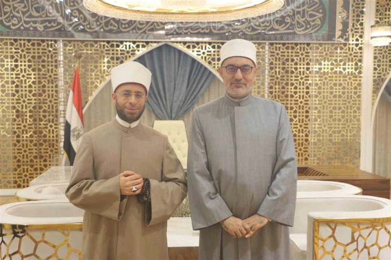 غدا.. وزير الأوقاف ومفتي الجمهورية يؤديان صلاة الجمعة في القليوبية يستقبل المهندس أيمن عطية، محافظ القليوبية، الدكتور أسامة الأزهري، وزير الأوقاف، والدكتور نظير عياد، مفتي الديار ا