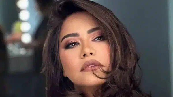تعد الفنانة المصرية(شيرين عبدالوهاب) واحدة من أبرز الأصوات بالوطن العربي، ولكن مسيرتها الفنية شهدت عدة أزمات مع شركات الإنتاج، وأثرت تلك الأزمات بشكل