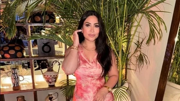 كعب ب فرو.. بوسى تثير الجدل بفستان جريءشاهدتعتاد بوسي على مشاركة متابعيها أحدث إطلالاتها التي تتسم بالأنوثة والاناقة في آن واحد، ما جعلها محط اهتمام