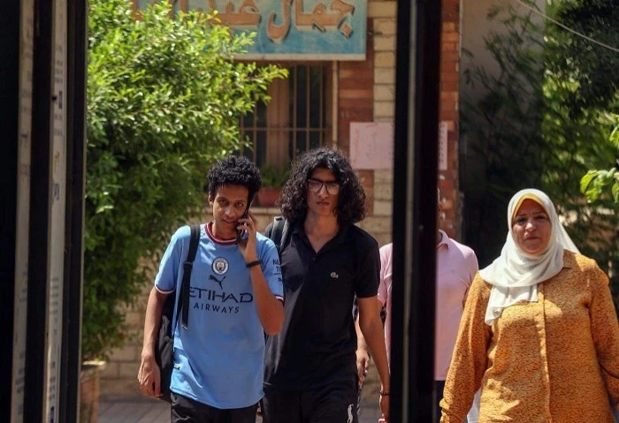 وصول أوراق أسئلة امتحان الفيزياء والتاريخ الدور الثاني إلى اللجان تتابع وزارة التربية والتعليم والتعليم الفني، نقل صناديق أوراق أسئلة امتحان التاريخ