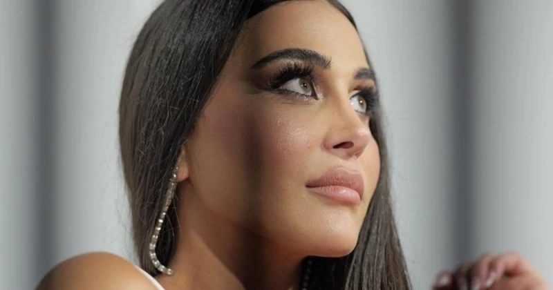 لارا نور تبدع في حفلها في بيروت.. وتطلق أولى أغنيتها باللهجة العراقية تعرف على التالي لارا نور تبدع في حفلها في بيروت.. وتطلق أولى أغنيتها باللهجة