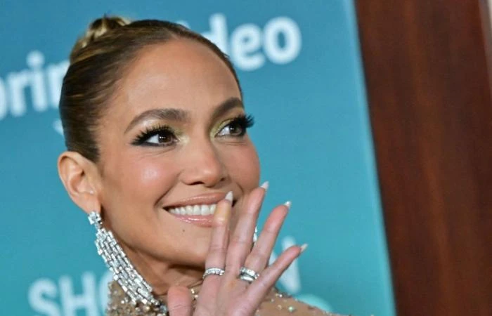 علاقة الزوجين جينيفر لوبيز وبن أفليك تتدهور يوما بعد يوم؛ فهي من السيئ إلى الأسوأ، وهما على وشك الطلاق رسميا بعد أن كان ابتعادهما مجرد شائعة، لكن الشواهد أتثبت حقيقة ما يثار حولهما