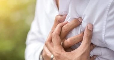 هل تعد الحموضة علامة على نوبة قلبية؟ صحة وطب صحة وطب، هل تعد الحموضة علامة على نوبة قلبية؟،النوبة القلبية هي حالة طبية طارئة، تعرف أيضا باسم القاتل