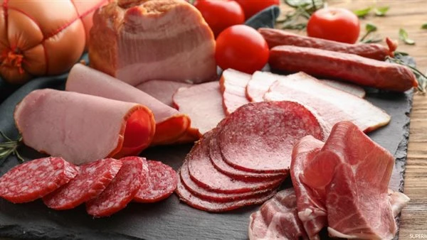 ابتعد عنها فورا.. أمراض خطيرة تحدث لك عند تناول اللحوم المصنعةغالبا ما تصاحب اللحوم المصنعة والمجمدة الكثير من التحذيرات، وقد توصلت العديد من الدراسات، والتي أثبتت أن المواد الحافظ