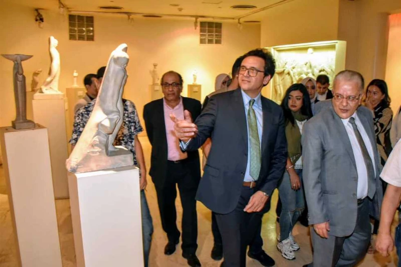 وزير الثقافة يتفقد متحف محمود مختار ويوجه بعمل مستنسخات لأهم أعماله وتسويقها تفقد الدكتور أحمد فؤاد هنو، وزير الثقافة، قاعات العرض المتحفي، لمتحف