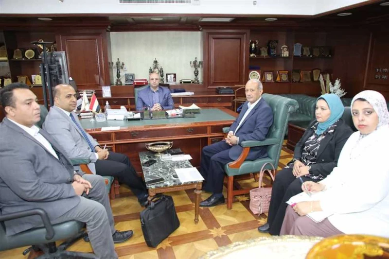 محافظ بني سويف يبحث مع البيئة رفع كفاءة منظومة المخلفات في إطار توجيهات الدكتورة ياسمين فؤاد وزيرة البيئة بتقديم كافة أوجه الدعم الفنى لمنظومة إدارة