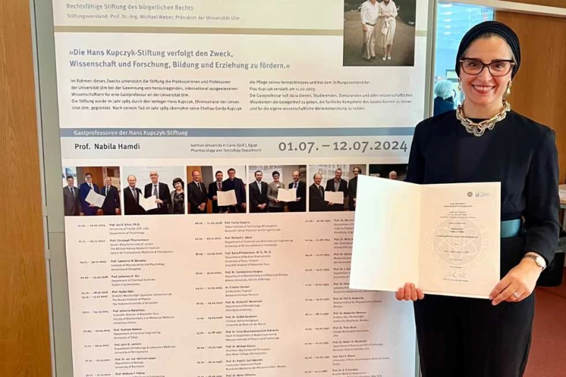 جامعة ألمانية تمنح أستاذة مصرية جائزة هانز كوبتشيك لأبحاثها في الضمور العضلي كرمت جامعة أولم الألمانية، اليوم، الدكتورة نبيلة حمدي أستاذ الطب الجزيئي وعلم الأمراض بكلية الصيدلة وال