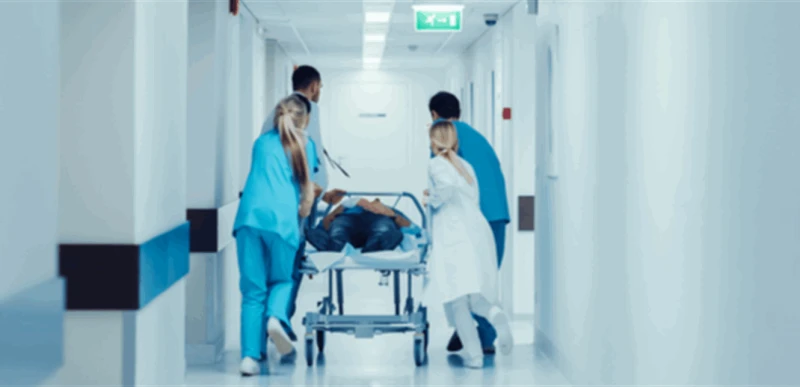 أطل من على سرير المستشفى.. فنان لبناني شهير يقلق جمهوره هذا ما حصل معه (فيديو) تعرف على التالي أطل من على سرير المستشفى.. فنان لبناني شهير يقلق