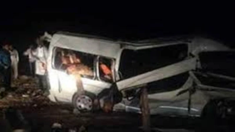 إصابة 7 في تصادم مروع بين ملاكي وميكروباص بالشيخ زايد أصيب 7 أشخاص في اصطدام مروع بين ميكروباص وملاكي على الطريق بمنطقة الشيخ زايد في الجيزة وتم نقل