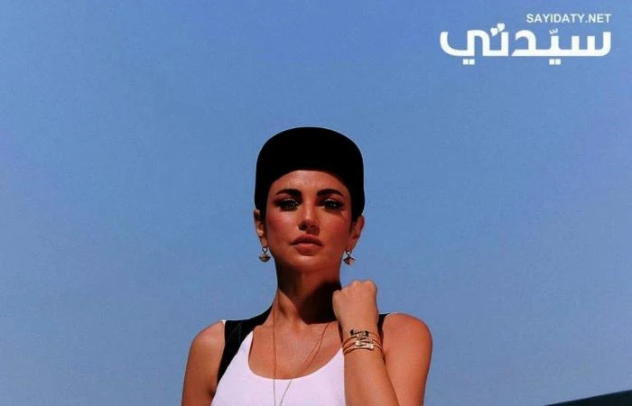 قررت الفنانة التونسية درة خوض مغامرة فنية جديدة، لطالما كانت تفكر فيها خلال الأشهر الماضية، حيث قدمت نفسها كمخرجة للمرة الأولى خلال فيلم وثائقي يحمل اسم وين صرنا، ولم تكتف درة بإخر