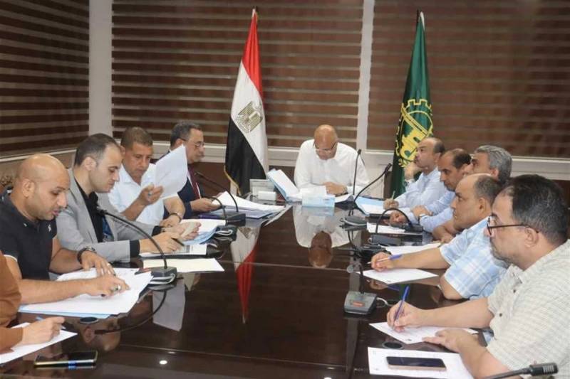 محافظ القليوبية يوجه بإجراء مراجعة شاملة للوحات الإعلانية قبل فصل الشتاء عقدت محافظة القليوبية اجتماع اللجنة العليا للإعلانات، برئاسة المهندس أيمن