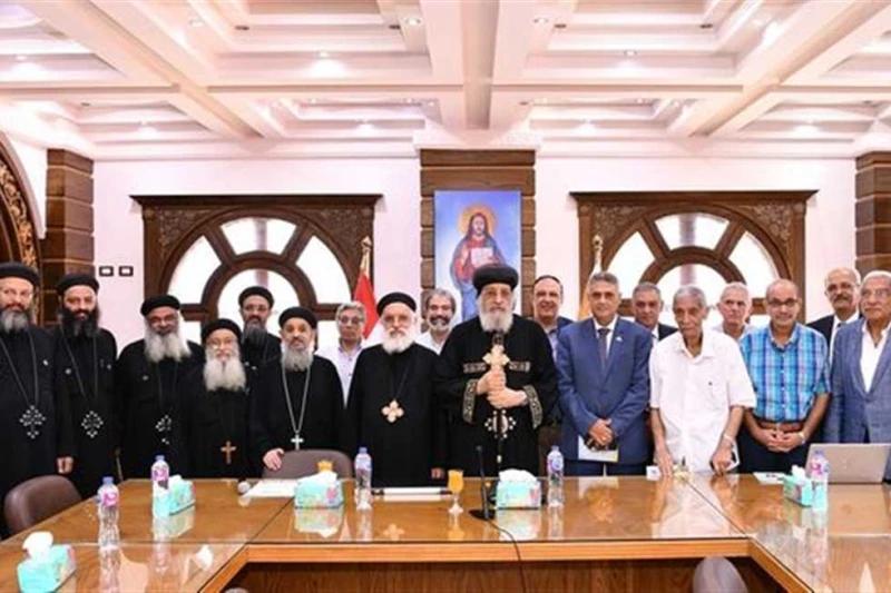 البابا تواضروس يلتقي كهنة ومجلس كنيسة مارجرجس بسبورتنج في الإسكندرية التقى البابا تواضروس الثاني، بابا الإسكندرية وبطريرك الكرازة المرقسية، بالمقر