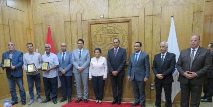 نائب وزير الصحة تكرم رؤساء 3 أقسام نساء وتوليد بمستشفيات قناتكريم رؤساء 3 أقسام نساء وتوليد بمستشفيات قناكرمت الدكتورة عبلة الألفي نائب وزير الصحة