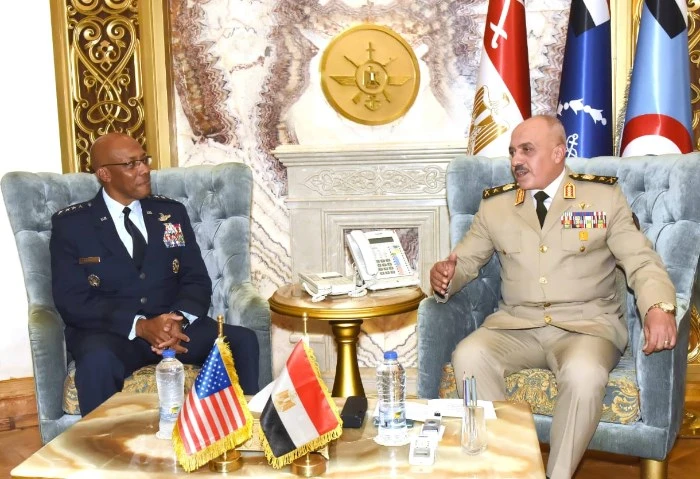 الفريق أحمد خليفة يلتقي رئيس هيئة الأركان المشتركة الأمريكية التقى الفريق أحمد خليفة رئيس أركان حرب القوات المسلحة، الفريق أول تشارلز براون رئيس هيئة