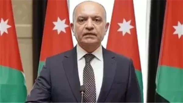 سفير الأردن بالقاهرة: انطلاق استراتيجية السلام والأمن انتصار وانحياز للشباب العربي أكد السفير أمجد العضايلة سفير الأردن لدى القاهرة ومندوبه الدائم