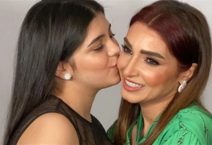 روجينا لابنتها: فخورة بيكي وديما مكانك في قلبي هنأت الفنانة روجينا، ابنتها بمناسبة عيد ميلادها، بمقطع فيديو تجمع ذكرياتها منذ الصغر حتى الكبر.ونشرت