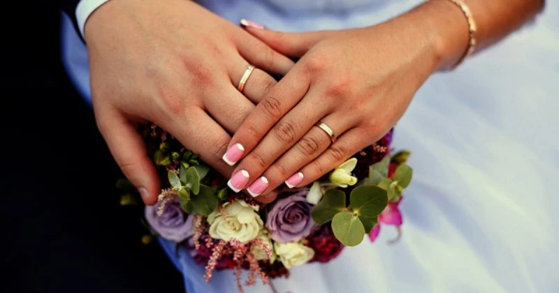 اعلامية لبنانية تدخل القفص الذهبي.. وغطلالتها الملكية تخطف الانظار تعرف على التالي اعلامية لبنانية تدخل القفص الذهب ي.. وغطلالتها الملكية تخطف