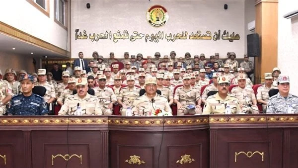 وزير الدفاع يشهد المرحلة الرئيسية لمشروع مراكز القيادة التعبوى للجيش الثاني الميدانيشهد الفريق أول عبد المجيد صقر القائد العام للقوات المسلحة وزير