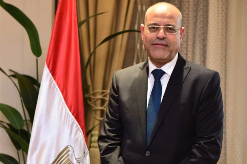 وزير العمل: نسعى لتوفير أكبر قدر من فرص العمل بالخارج للعمال أكد محمد جبران وزير العمل، أن الوزارة تسعي لتوفير أكبر قدر ممكن من فرص العمل، والتي تضمن الحقوق الكاملة للعمال من تأمين