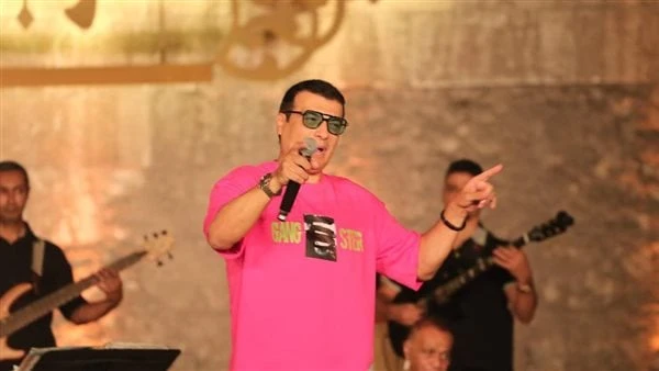 جيل التسعينات والثمانينات تحت رحمة نوستاليجا إيهاب توفيق في مهرجان القلعة صوروسط أجواء فنية راقية تواصلت فعاليات الدورة الثانية والثلاثين لمهرجان القلعة الدولي للموسيقى والغناء، ال