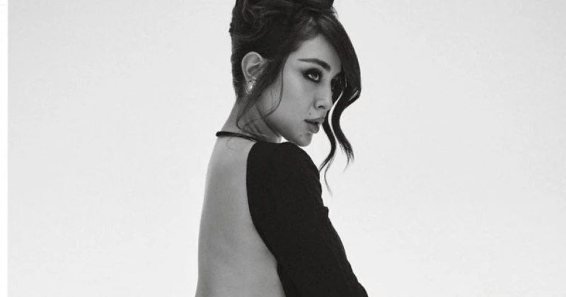 الفن و المشاهير: هيا مرعشلي ترد بقوة على معجبة دعت عليها بسبب ملابسها شاهد المقال التالي من صحافة لبنان عن هيا مرعشلي ترد بقوة على معجبة دعت عليها