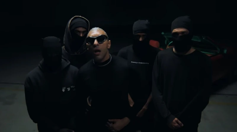 العيون بصالي.. أحدث أغاني حسن أبو الروس طرح الفنان حسن أبو الروس، كليب أغنية جديدة بعنوان العيون بصالي، عبر قناته الرسمية على موقع الفيديوهات العالمي يوتيوب.أغنية العيون بصالي، من