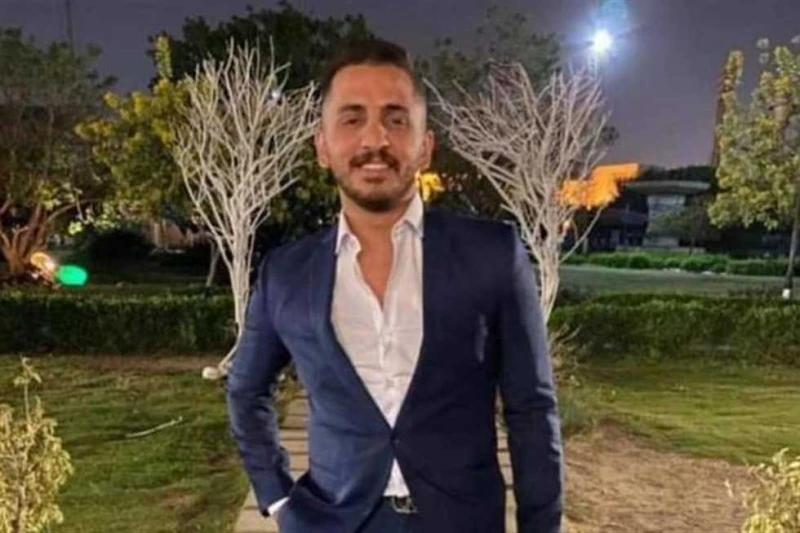 ودع المعازيم على باب القاعة.. تشييع جنازة عريس توفي بأزمة قلبية ليلة زفافه بالشرقية شيع المئات من أهالي قرية سنهوا التابعة لمركز ومدينة منيا القمح بمحافظة الشرقية، ظهر اليوم، جثمان