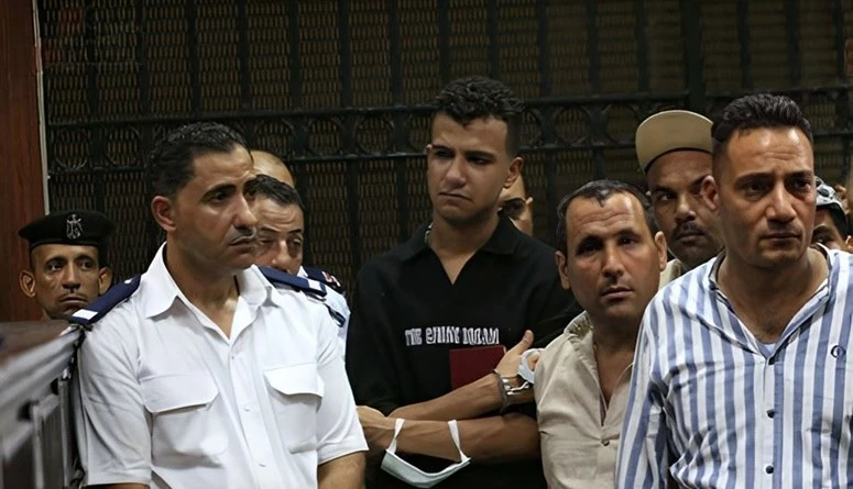 حبس فنان مصري لمدة 6 أشهر في قضية دهس مواطنأصدرت محكمة جنايات الجيزة، يوم أمس، حكما بحبس مطرب المهرجانات عصام صاصا لمدة ستة أشهر مع الشغل، وذلك على