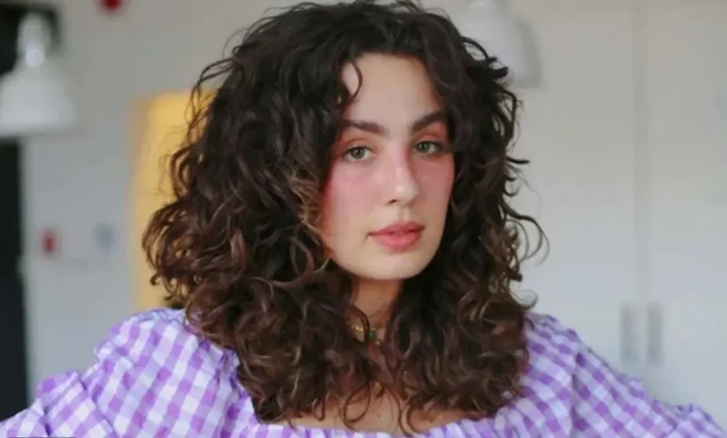 ما هو سبب طلاق اسيا الشمري وزوجها أحمد البلوشيقد فاجأت آسيا الشمري المتابعين لديها بخبر انفصالها عن زوجها أحمد البلوشي وذلك بعد مرور أحد عشر عاما على