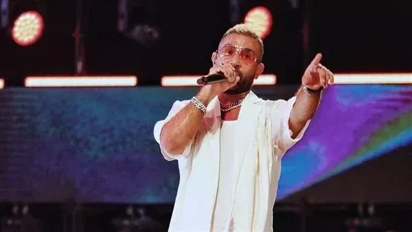 موعد حفلات أحمد سعد فى أمريكا يستعد الفنان أحمد سعد لإحياء حفلين في الولايات المتحدة الأمريكية، الحفل الأول في ولاية شيكاغو يوم 27 سبتمبر، والآخر في ولاية سان دييغو يوم 28 سبتمبر، 