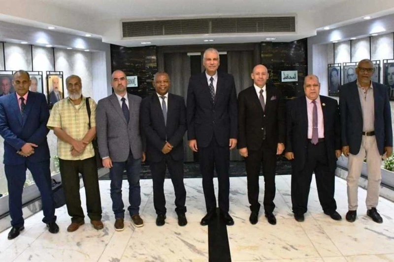 الزراعة: وفد من هيئة التعمير يتابع ملف الاستثمار والارشاد والميكنة والأصول في أسوان بدأ هاني حجازي، المدير التنفيذي للهيئة العامة لمشروعات التعمير والتنمية الزراعية، زيارة إلى محاف