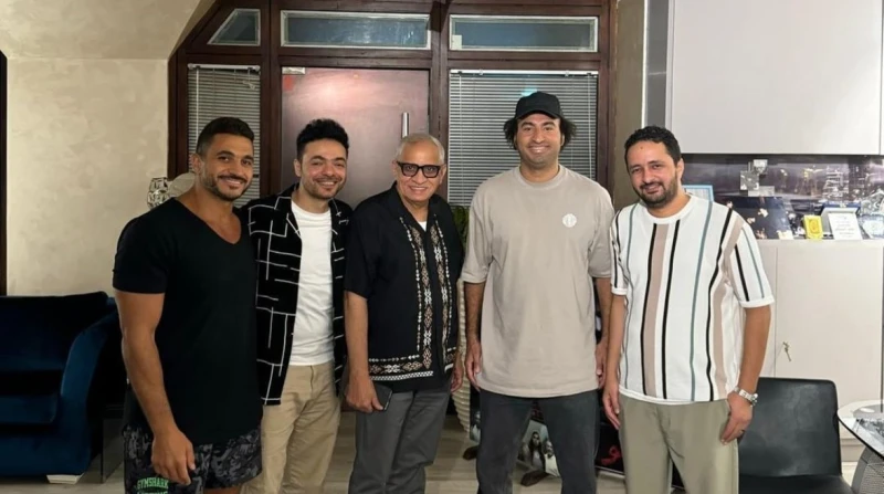 الصفا الثانوية بنات.. فيلم جديد ل علي ربيع مع السبكي أعلن الفنان علي ربيع، عن التعاقد مع المنتج محمد السبكي، على فيلم جديد بعنوان الصفا الثانوية