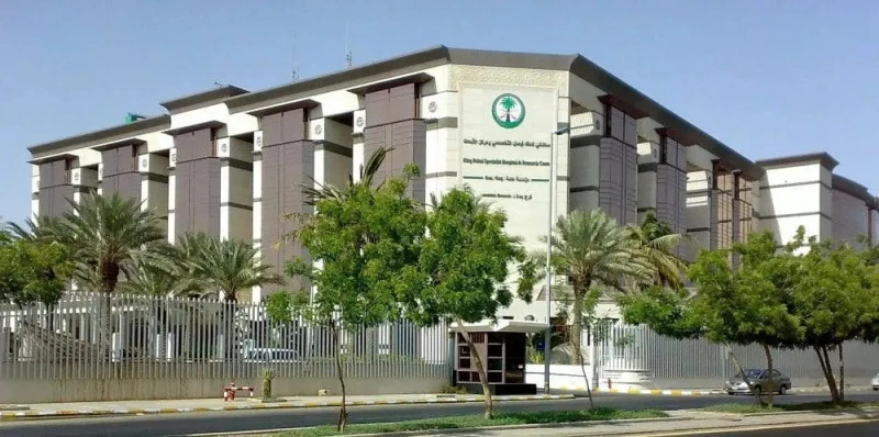 روبوت يجري عملية جراحية في مستشفى الملك فيصل تمكن روبوت في مستشفى الملك فيصل التخصصي ومركز الأبحاث بجدة، من إجراء عملية استئصال ورم في رأس البنكرياس،