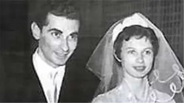 وفاة زوجة يوسف شاهين عن عمر يناهز 95 عاماأعلنت المخرجة ماريان خوري عن وفاة كوليت فافودون زوجة المخرج الراحل يوسف شاهين ، منذ قليل. وكتبت ماريان خوري