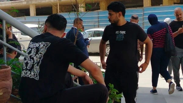 لأول مرة منذ بداية القضية.. ظهور أولاد عم سفاح التجمع أمام المحكمة لأول مرة منذ بداية قضية سفاح التجمع، ظهر أولاد عم سفاح التجمع أمام المحكمة وذلك