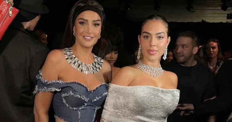 غادة عبد الرازق تف ضح كرش جورجينا رودريغيز - بالصورة تعرف على التالي غادة عبد الرازق تف ضح كرش جورجينا رودريغيز - بالصورة، حضرت الممثلة المصرية غادة عبد الرازق أسبوع الموضة في باري