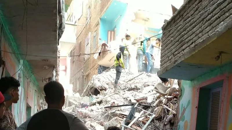 إنقاذ 12 شخصا دون إصابات.. التفاصيل الكاملة لانهيار عقار بولاق وإخلاء العقار المجاور في واقعة كادت أن تتحول إلى مأساة، استيقظ سكان منطقة بولاق على سقوط جزء كبير من عقار قديم في شار