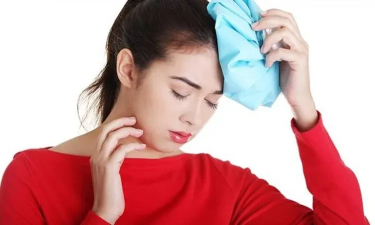 نصائح لتبريد الجسم في الموجة الحارة.. أبرزها شرب كميات كافية من الماء صحة تشهد الأيام الحالية ارتفاعا ملحوظا في درجات الحرارة، وهو الأمر الذي يؤثر على الجسم بشكل سلبي، ويؤدي إلى ظه