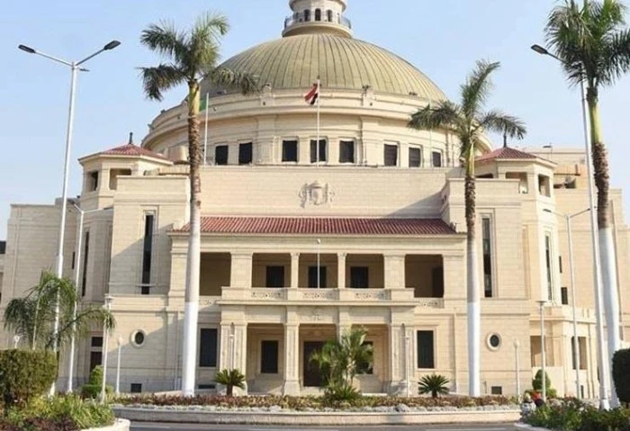 جامعة القاهرة تقرر صرف مكافأة مالية للعاملين والهيئة المعاونة أعلنت جامعة القاهرة، موافقة مجلس الجامعة في جلسته المنعقدة التي انعقدت بتاريخ 29 أغسطس