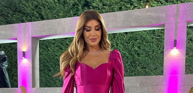 تقدمه مذيعة لبنانية..لعبة قبل بين مشتركين في أحد البرامج تثير الجدل وتغضب الجمهور (فيديو) تعرف على التالي تقدمه مذيعة لبنانية..لعبة قبل بين مشتركين