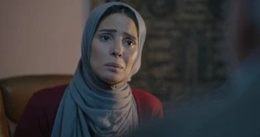 فن: برغم القانون الحلقة 5..ليلى تتهم محمود بمشاركة زوجها فى النصب عليها كشفت الحلقة الخامسة من مسلسل برغم القانون عن العديد من المفاجآت خاصة بعدما اكتشفت ليلى (إيمان العاصى) عدم وج