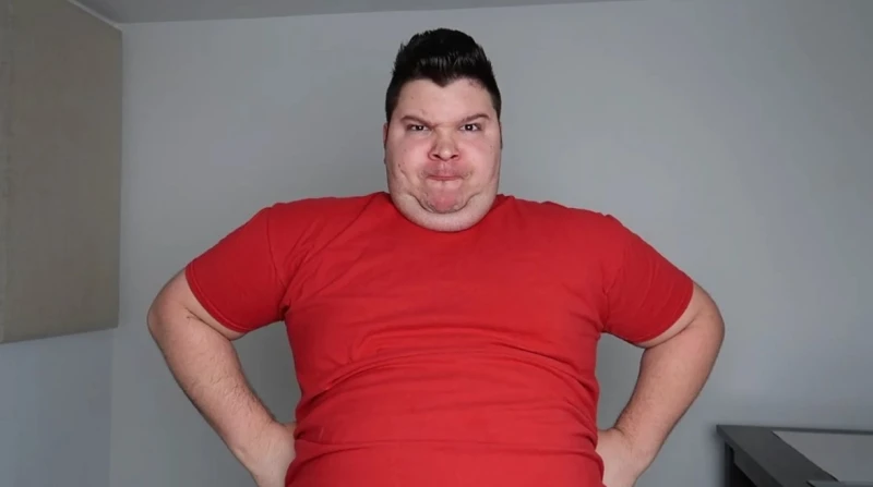يوتيوبر شهير يصدم متابعيه.. خسر 114 كيلو جرام من وزنه صدم اليوتيوبر نيكوكادو أفوكادو، الشهير بمقاطع الفيديو الخاصة بتناول الطعام، الملايين من