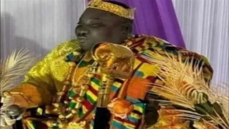 واقعة لن تتخيلها.. 10 صور لرجل متوفي يستقبل المعزين في جنازته لايف ستايل أثارت جنازة المنتج الفني جروس بيديل، والتي أقيمت وفقا لتقاليد فريدة في غرب